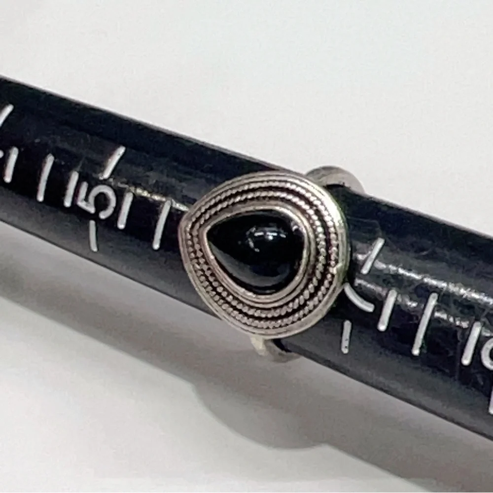 Victorian Vintage Like Black Ónix Faux Stone Silver plated Size 6.5